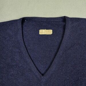 True Vintage 40s 50s Scotland 100% Cashmere Sweater Men Medium Navy V Neck Golf